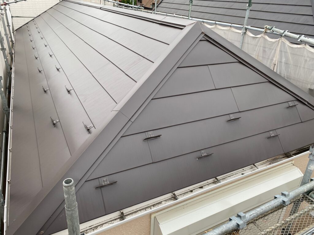 屋根塗装後の住宅