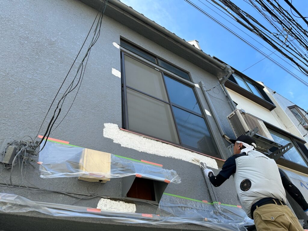 雨漏り　下塗り　模様付け