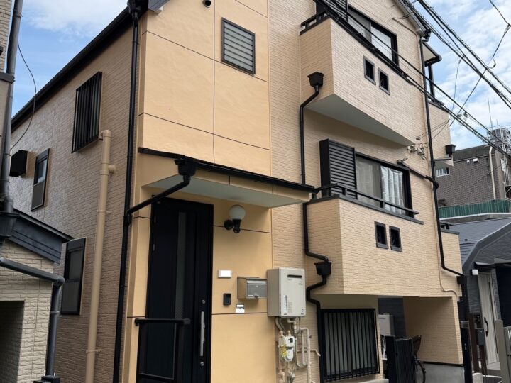 板橋区徳丸　外壁塗装工事【無機REVO ミッドビスケット、アプリコット】